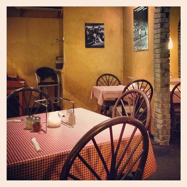 Снимок сделан в Bianelli&#39;s Gourmet Pizza &amp; Pasta пользователем Filippo G. 8/31/2012