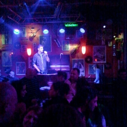 3/12/2012 tarihinde Mihail V.ziyaretçi tarafından Karaoke Bar'de çekilen fotoğraf