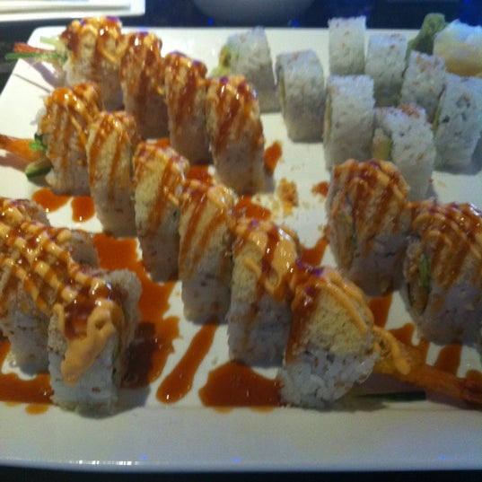 รูปภาพถ่ายที่ Banbu Sushi Bar &amp; Grill โดย Gerardo R. เมื่อ 5/8/2012