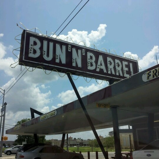 Photo taken at Bun &#39;N&#39; Barrel by Mallory A. on 7/14/2012