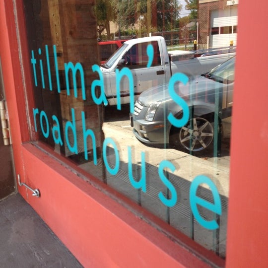 รูปภาพถ่ายที่ Tillman&#39;s Roadhouse โดย Brenda L. เมื่อ 8/27/2012