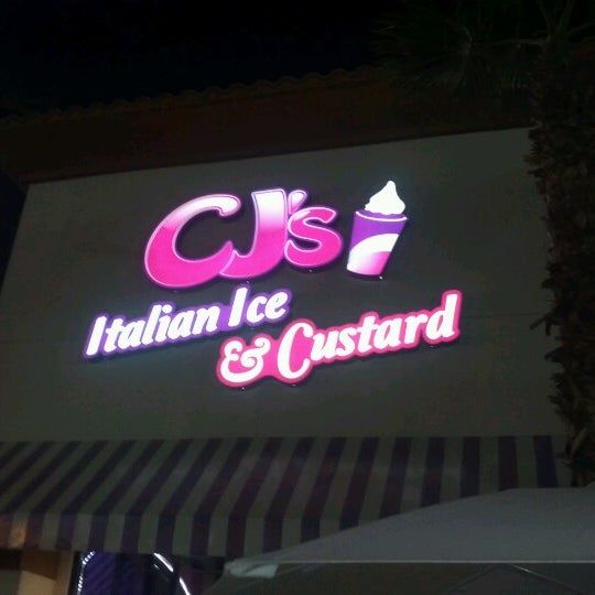 8/30/2012에 Grease V.님이 CJs Italian Ice &amp; Custard에서 찍은 사진