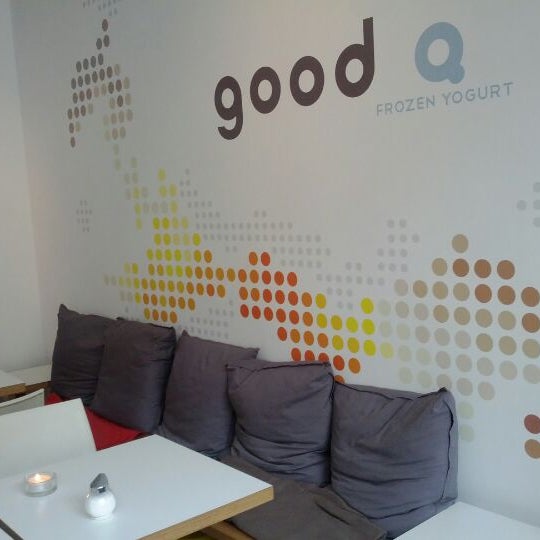 รูปภาพถ่ายที่ Good Q Frozen Yogurt &amp; Cafe โดย Caspar Clemens M. เมื่อ 2/22/2012