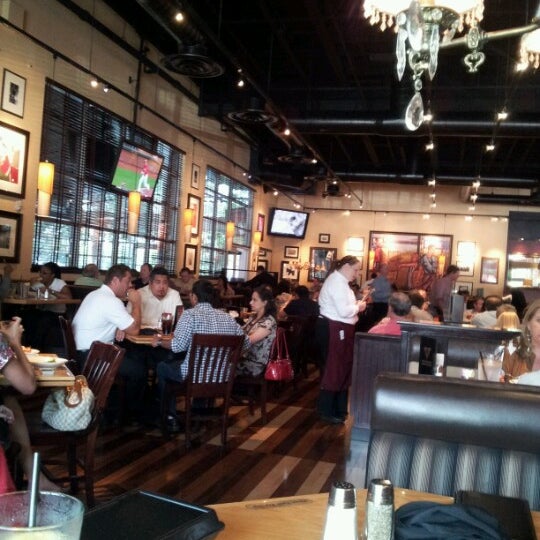 Photo taken at BJ&#39;s Restaurant &amp; Brewhouse by Jamie N. on 7/10/2012