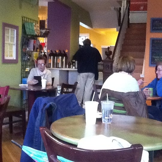 Photo taken at Molten Java by Alfonso R. on 4/1/2012