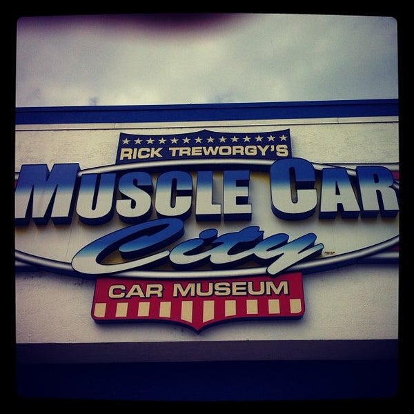 Das Foto wurde bei Muscle Car City von Michelle M. am 2/19/2012 aufgenommen