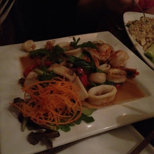 Photo taken at Dee Thai Restaurant by CORONA BARBER SHOP PLUS C. on 3/12/2012