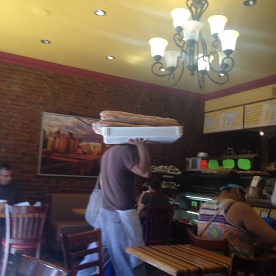 6/1/2012 tarihinde Mike O.ziyaretçi tarafından Brooklyn Bread Cafe'de çekilen fotoğraf