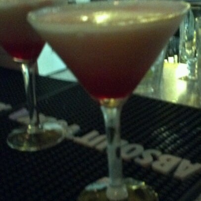 Foto tirada no(a) 445 Martini Lounge por Michele em 6/16/2012