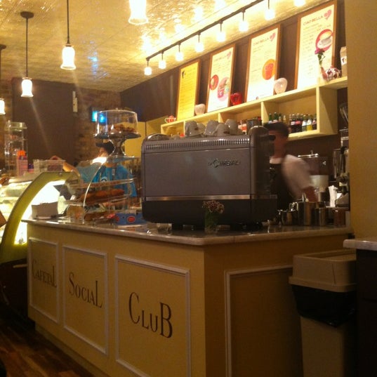 Photo prise au Cafe&#39;tal Social Club par Rebecca P. le5/23/2012