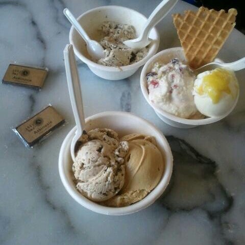 8/18/2012にAbsolute L.がJeni&#39;s Splendid Ice Creamsで撮った写真