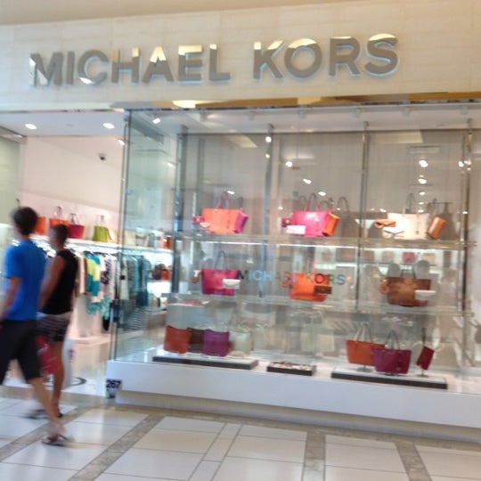 michael kors international plaza