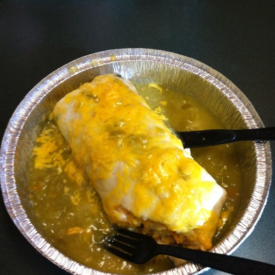 รูปภาพถ่ายที่ Carlito&#39;s Burritos โดย Kyle B. เมื่อ 2/17/2012