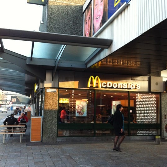 Foto tirada no(a) McDonald&#39;s por Dion d. em 3/22/2012