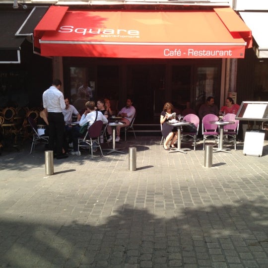 รูปภาพถ่ายที่ Square Saint-Honoré โดย Zied Z. เมื่อ 5/24/2012