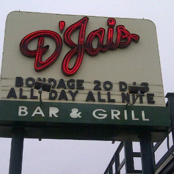 Foto diambil di D&#39;Jais Oceanview Bar &amp; Cafe oleh BonSolid pada 5/20/2012
