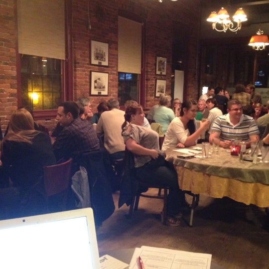 4/26/2012にMicaela P.がKelley&#39;s Row Restaurant &amp; Cellar Pubで撮った写真
