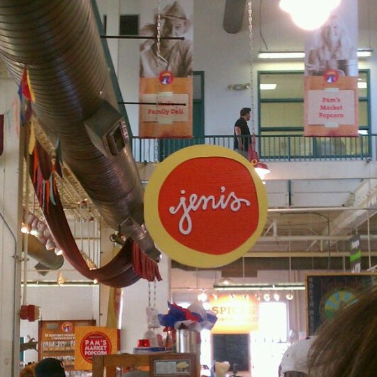 5/31/2012にNichがJeni&#39;s Splendid Ice Creamsで撮った写真