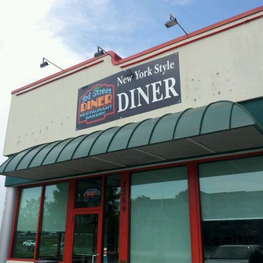 Das Foto wurde bei Rick&#39;s Oasis Diner von TheenaTheen @. am 5/26/2012 aufgenommen