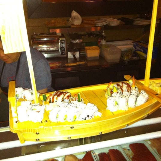 รูปภาพถ่ายที่ Hana Japanese Eatery โดย BeerNerd เมื่อ 6/16/2012