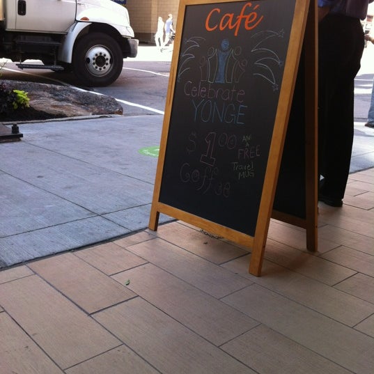 Foto tirada no(a) Tangerine Café por Jay K. em 8/23/2012