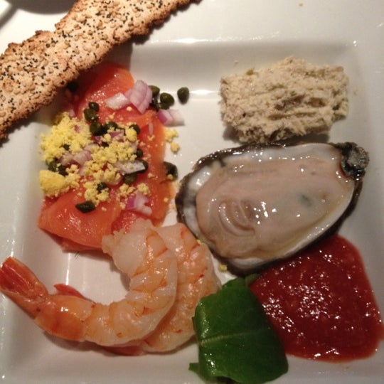 Снимок сделан в Michele&#39;s Restaurant - Delicious food In an elegant, warm and welcoming atmosphere пользователем alanEATS 3/4/2012