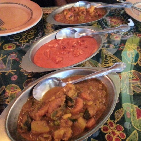 Foto diambil di Anarkali Indian Restaurant oleh Tony C. pada 8/5/2012