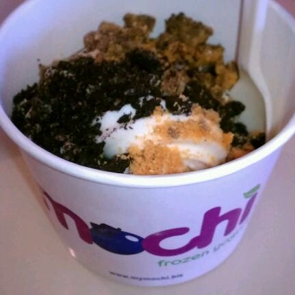 Photo taken at myMochi Frozen Yogurt by Arles D. on 4/22/2012