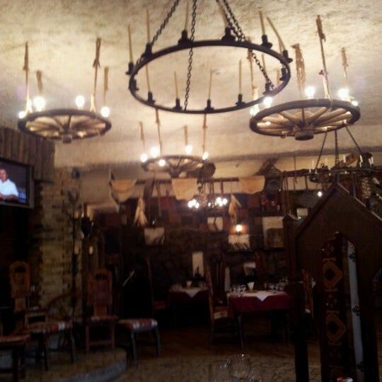 Das Foto wurde bei Old Erivan Restaurant Complex von Кристина С. am 8/6/2012 aufgenommen
