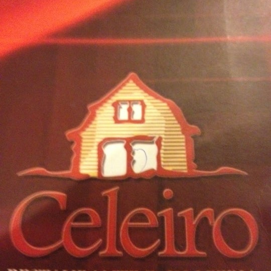 Foto diambil di Celeiro Restaurante, Choperia &amp; Pizzaria oleh Sandro Q. pada 5/18/2012