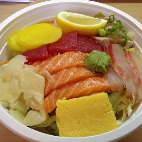 The samurai bowl is very good, tons of fish for $10.95!