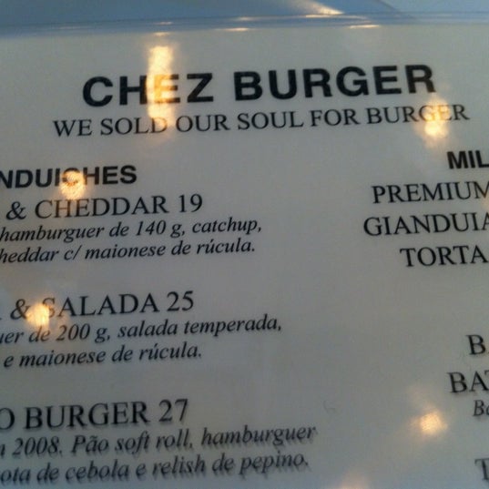 รูปภาพถ่ายที่ Chez Burger โดย Lala B. เมื่อ 2/28/2012