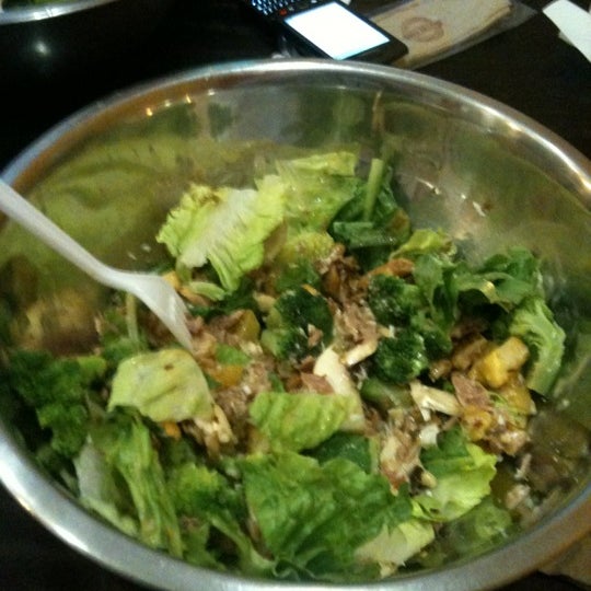 6/19/2012にArmando S.がDay Light Saladsで撮った写真
