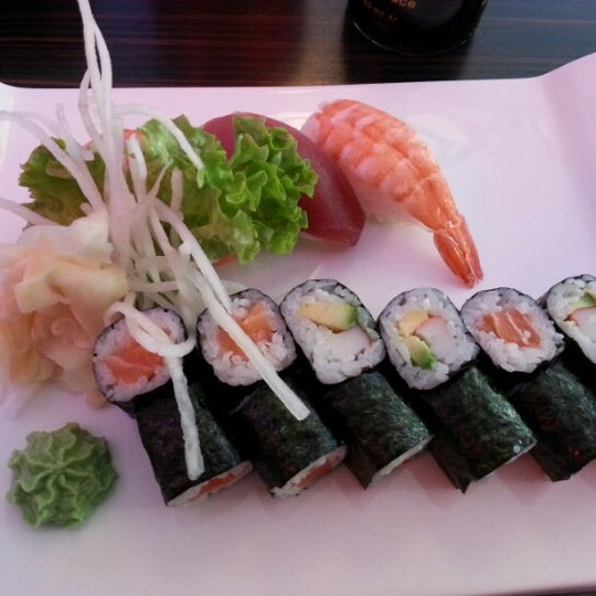 6/10/2012 tarihinde Daniel B.ziyaretçi tarafından Sashimi Sushi Lounge'de çekilen fotoğraf
