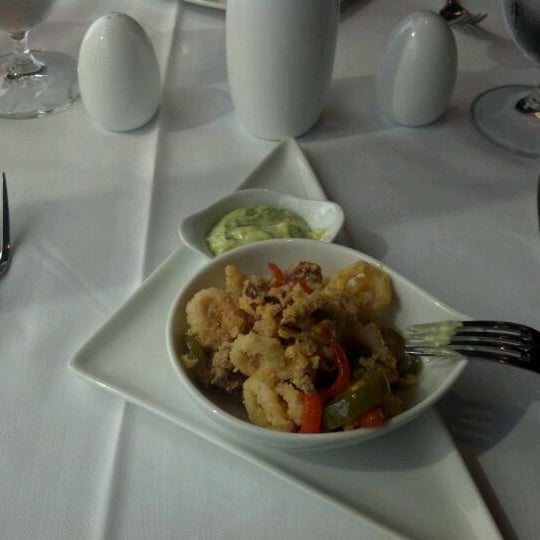 3/21/2012 tarihinde John S.ziyaretçi tarafından Zins Restaurant'de çekilen fotoğraf
