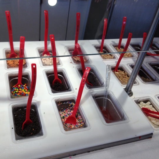 Red Mango Frozen Yogurt Shop in Rego Park