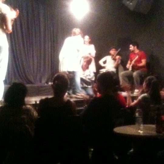 Foto diambil di Old City Comedy Club oleh Dundar S. pada 5/16/2012