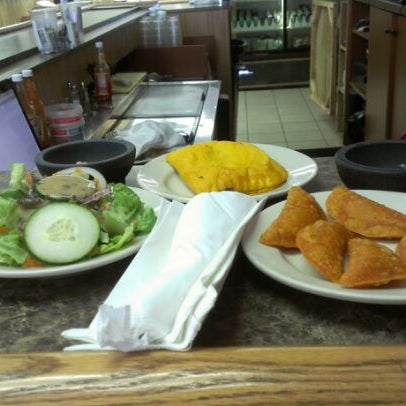 รูปภาพถ่ายที่ Garifuna Flava - A Taste of Belize โดย Ime A. เมื่อ 6/2/2012