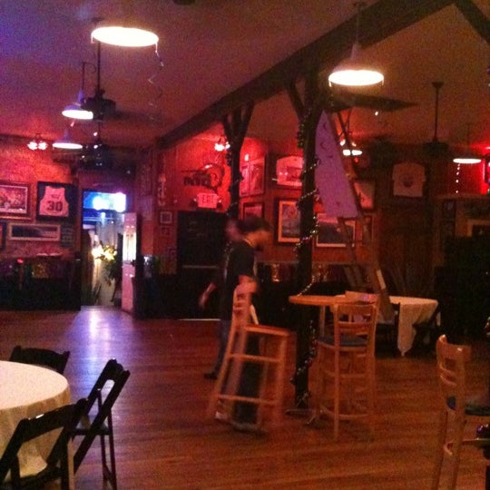 รูปภาพถ่ายที่ 701 Bar &amp; Restaurant โดย Meredith H. เมื่อ 2/17/2012