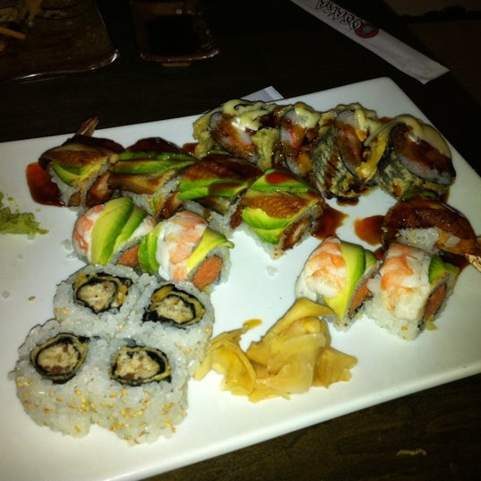 Photo prise au Osaka Japanese Steakhouse &amp; Sushi Bar par Katie G. le5/6/2012