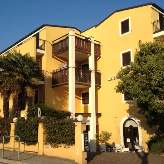3/27/2012 tarihinde Andrea P.ziyaretçi tarafından Hotel Santoni Freelosophy'de çekilen fotoğraf
