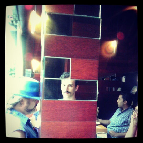 8/27/2012 tarihinde Tom L.ziyaretçi tarafından Cafetasia'de çekilen fotoğraf