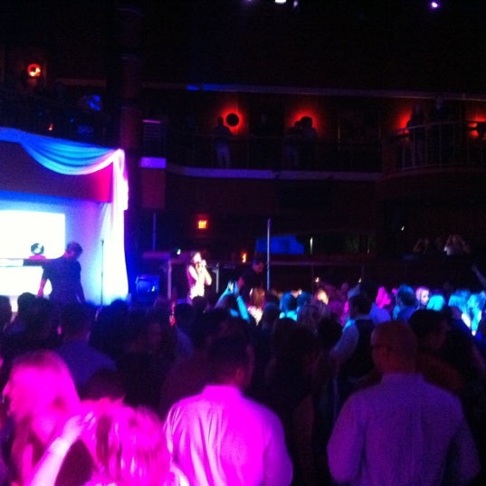 5/6/2012 tarihinde John G.ziyaretçi tarafından Lava Nightclub at Turning Stone Resort Casino'de çekilen fotoğraf
