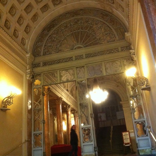 รูปภาพถ่ายที่ Teatro della Pergola โดย Andrea G. เมื่อ 3/18/2012