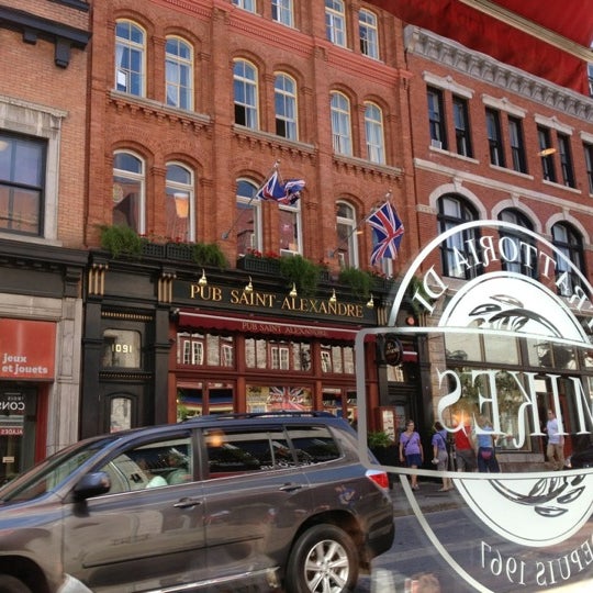 Mikes - Italian Restaurant in Quebec