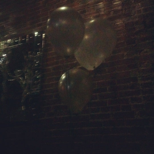 3/11/2012 tarihinde Rebecca M.ziyaretçi tarafından Shiver Vodka Bar &amp; Champagne Lounge'de çekilen fotoğraf