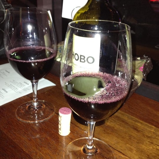 Foto diambil di Pourtal Wine Tasting Bar oleh Jennifer E. pada 2/25/2012