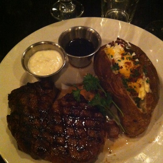 Foto scattata a Stockyards Steakhouse da Carol C. il 5/25/2012