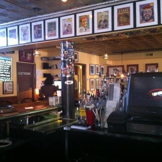 6/22/2012 tarihinde Kyle S.ziyaretçi tarafından New Wave Cafe'de çekilen fotoğraf