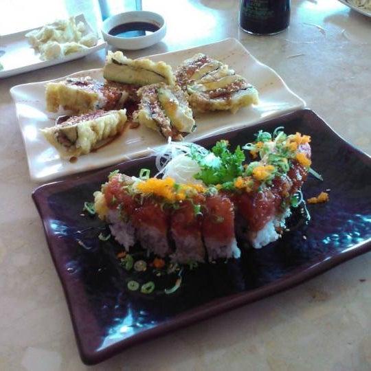 The weekday lunch specials are GREAT!  The Hot Night Roll is my all-time-favorite. :)